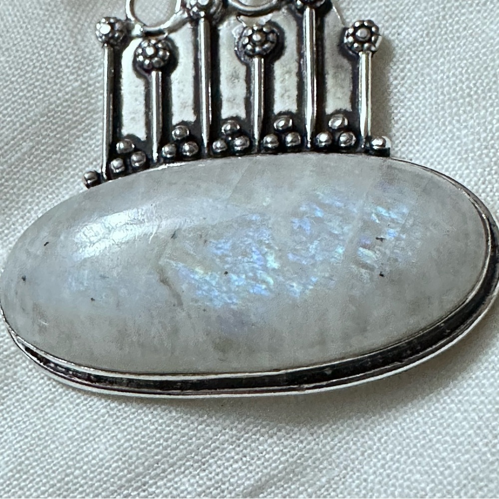 Artisan Handcrafted Silver-Tone Moonstone Oval Pendant Necklace with Chain 8’